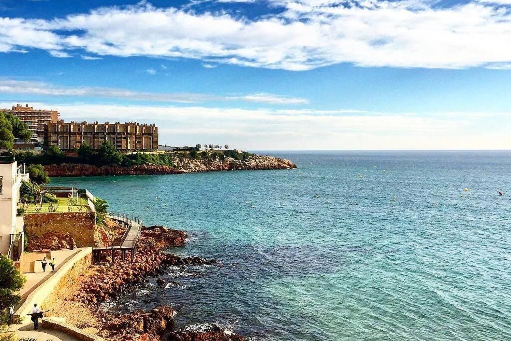Renovado Apartamento En Zona Residencial A Pasos Del Mar Салоу Экстерьер фото